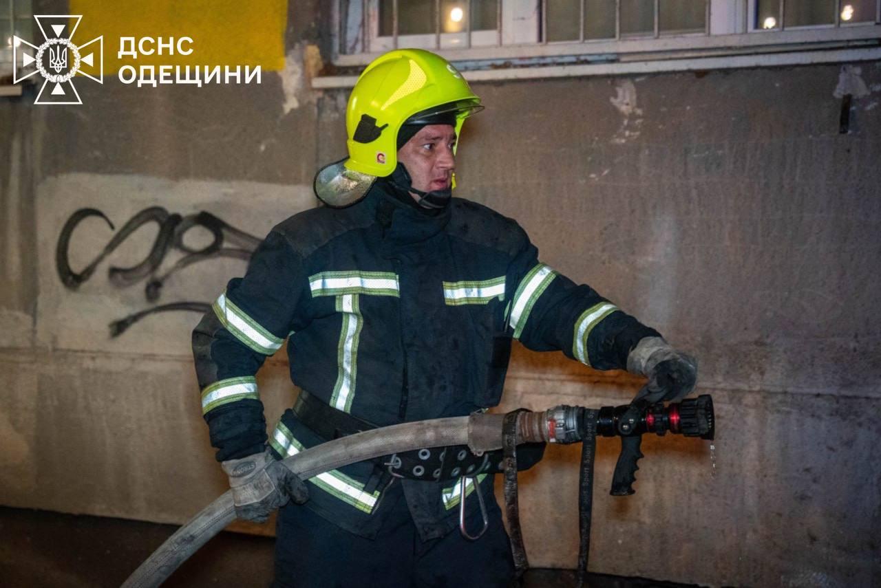 В одеській п’ятиповерхівці горіли банк та квартира (фото, відео) В одеській п’ятиповерхівці горіли банк та квартира (фото, відео)