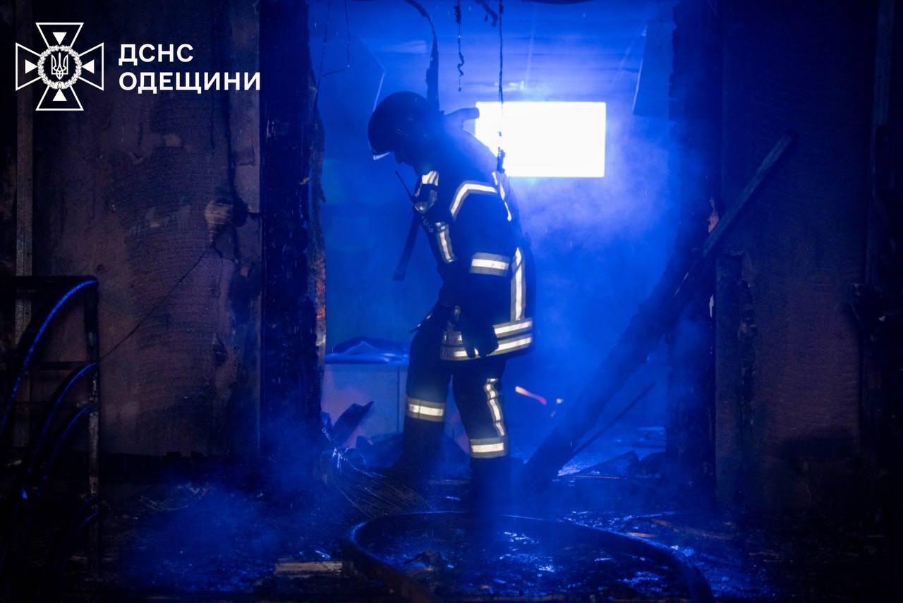 В одеській п’ятиповерхівці горіли банк та квартира (фото, відео) В одеській п’ятиповерхівці горіли банк та квартира (фото, відео)