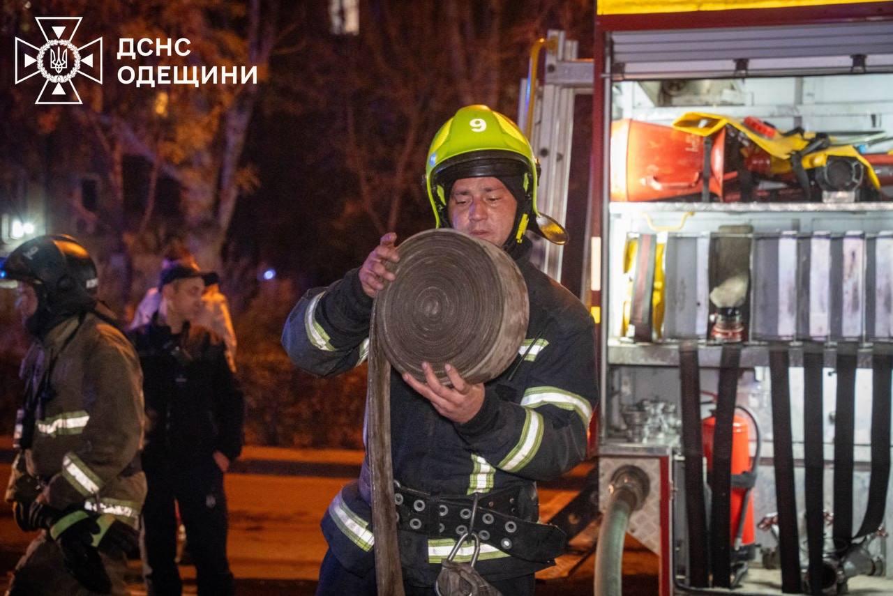 В одеській п’ятиповерхівці горіли банк та квартира (фото, відео) В одеській п’ятиповерхівці горіли банк та квартира (фото, відео)