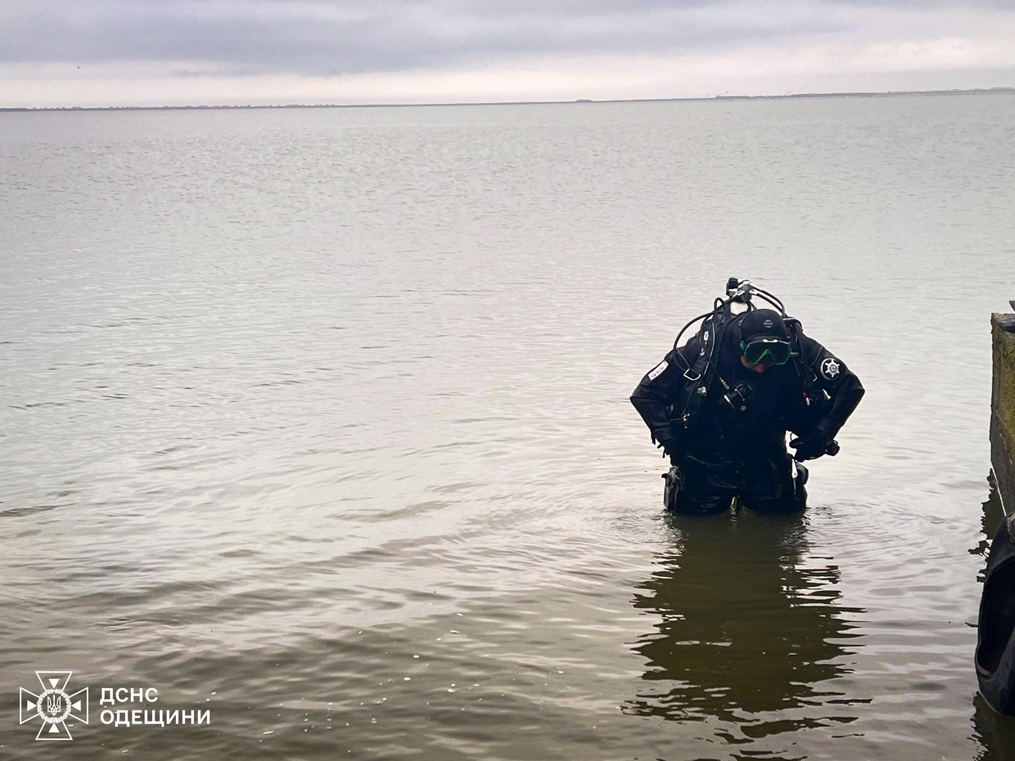 Одеський район: на Дністровському лимані тривають пошуки зниклого рибалки
