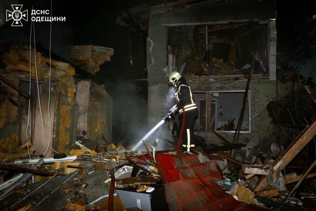 Ночная атака дронами по Одессе: повреждены дома, есть пострадавшие