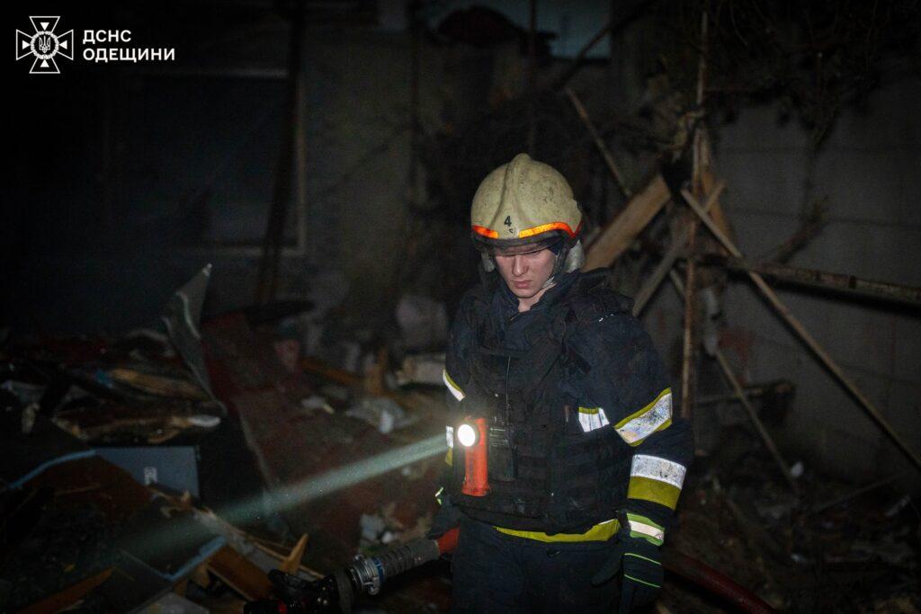 Ночная атака дронами по Одессе: повреждены дома, есть пострадавшие