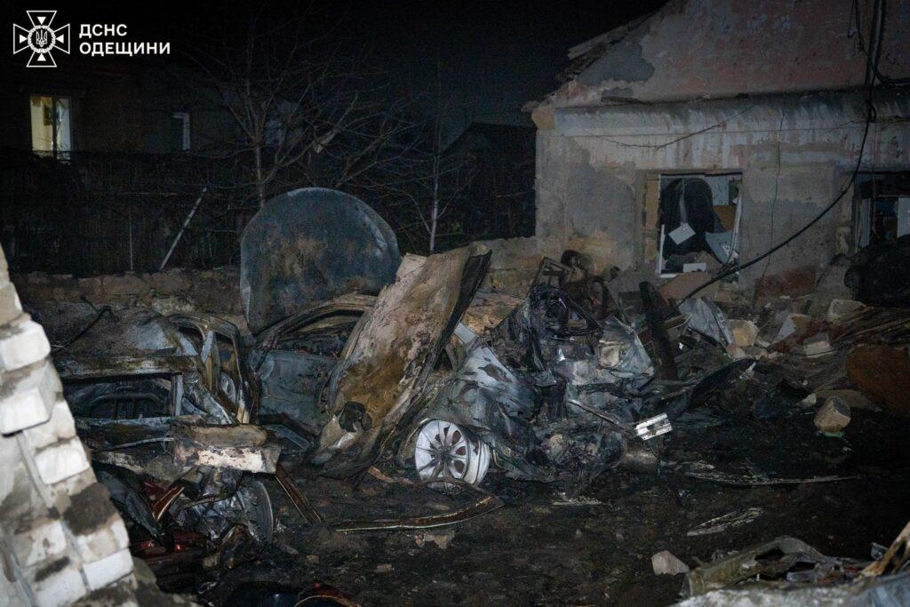 Ночная атака дронами по Одессе: повреждены дома, есть пострадавшие