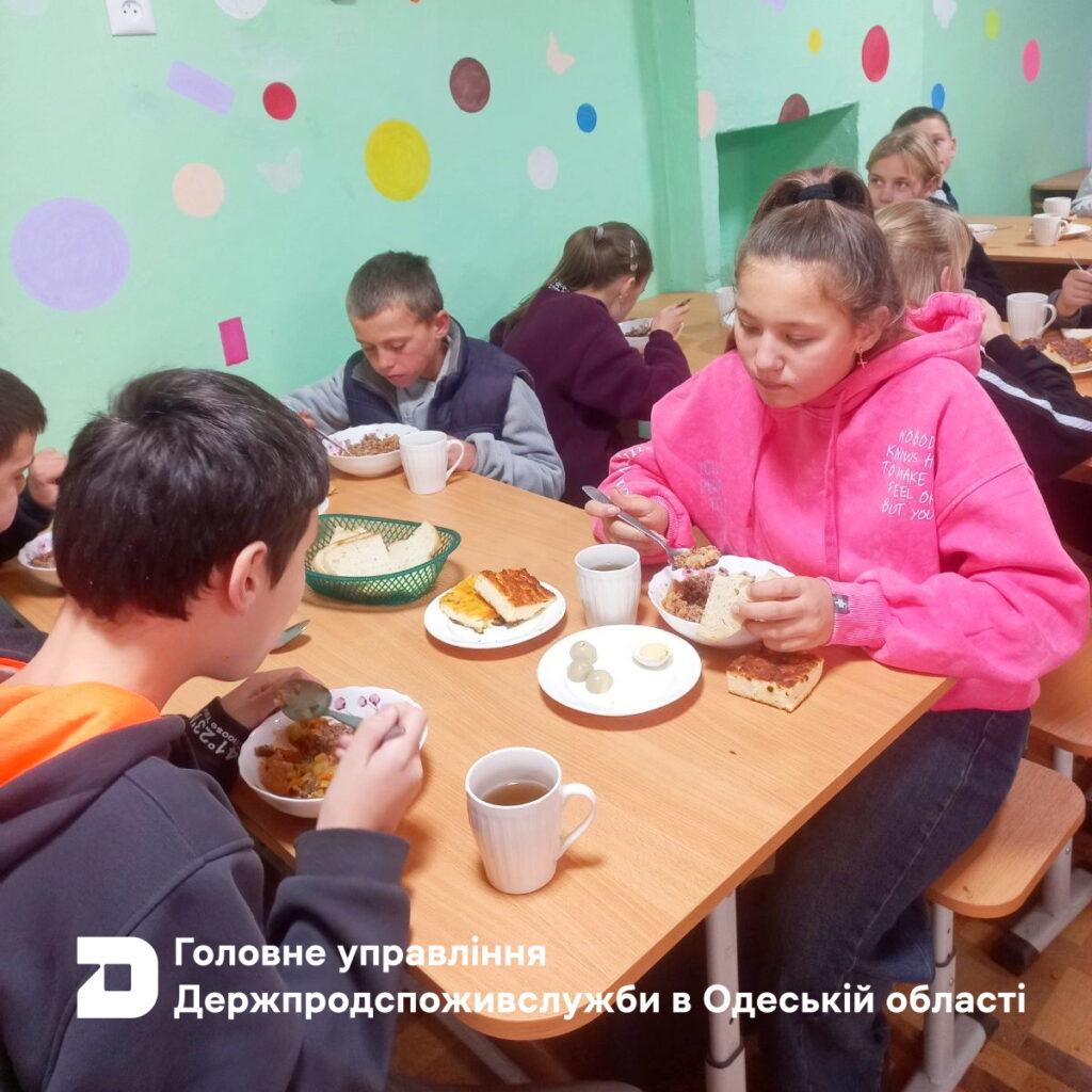 На Одещині виявили порушення під час перевірки якості харчування в закладах освіти