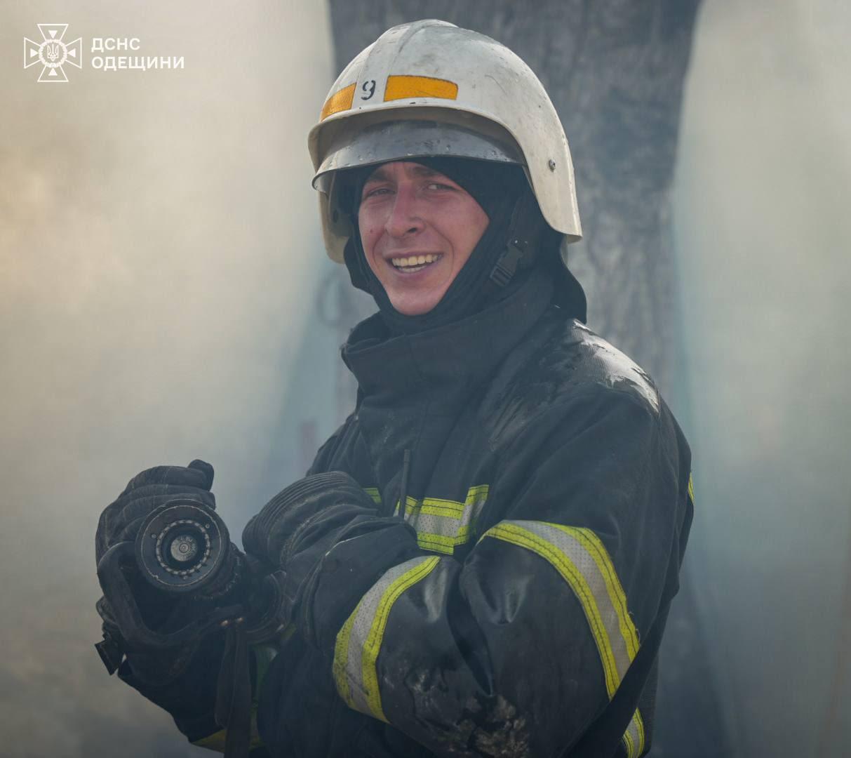 Лопнула каска, але врятував людину: одеський рятувальник розповів про найстрашніші виклики Лопнула каска, але врятував людину: одеський рятувальник розповів про найстрашніші виклики
