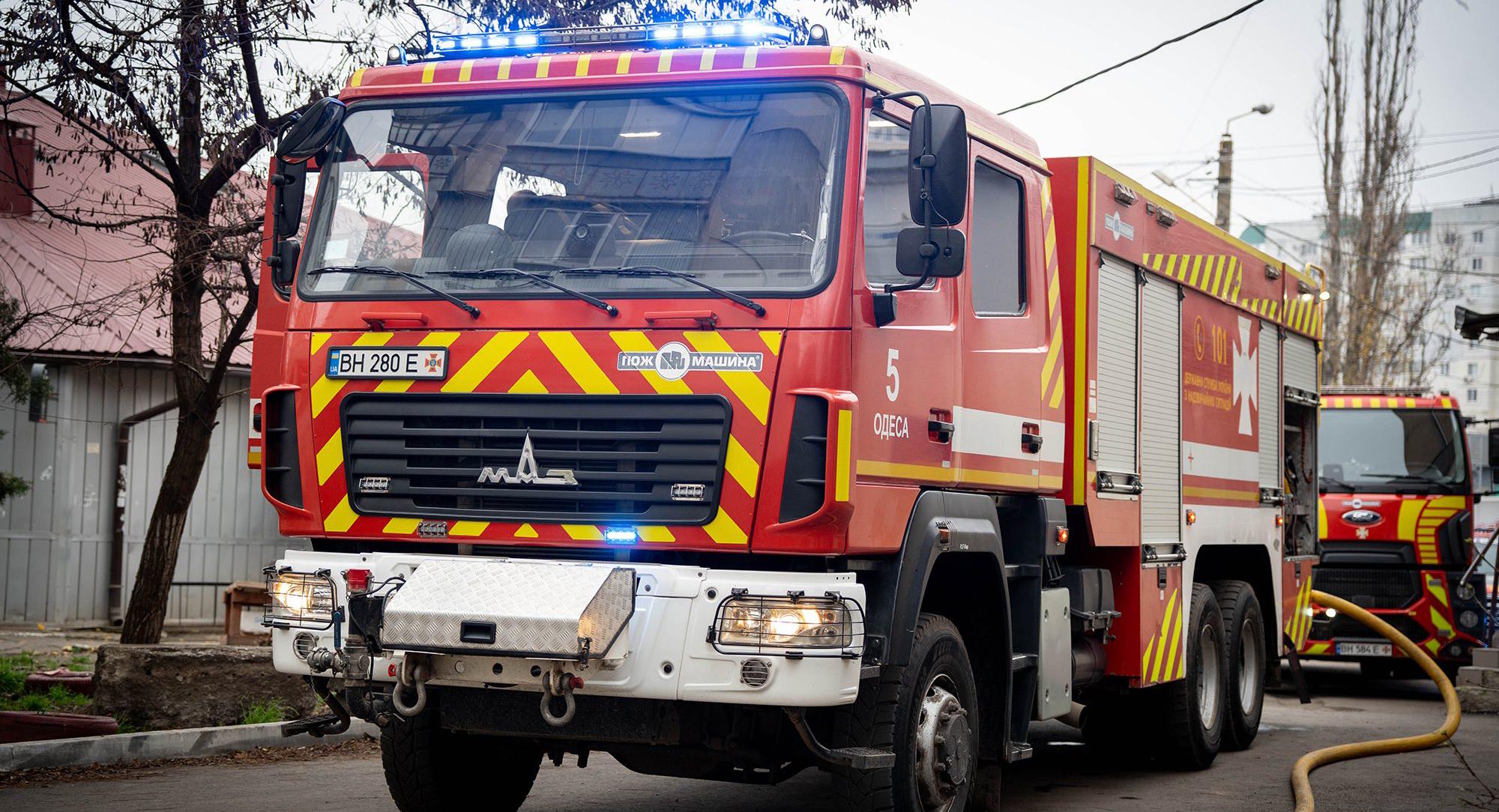 Пожежа в одеській багатоповерхівці: на Семена Палія горіла квартира на сьомому поверсі