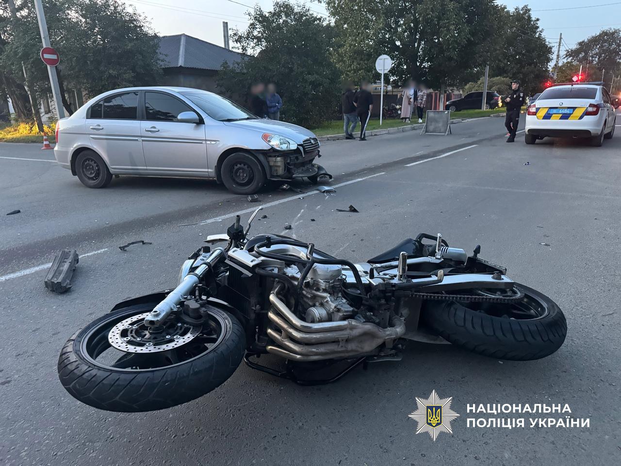 Легковушка подрезала мотоцикл в Одесской области: мужчина получил перелом ноги