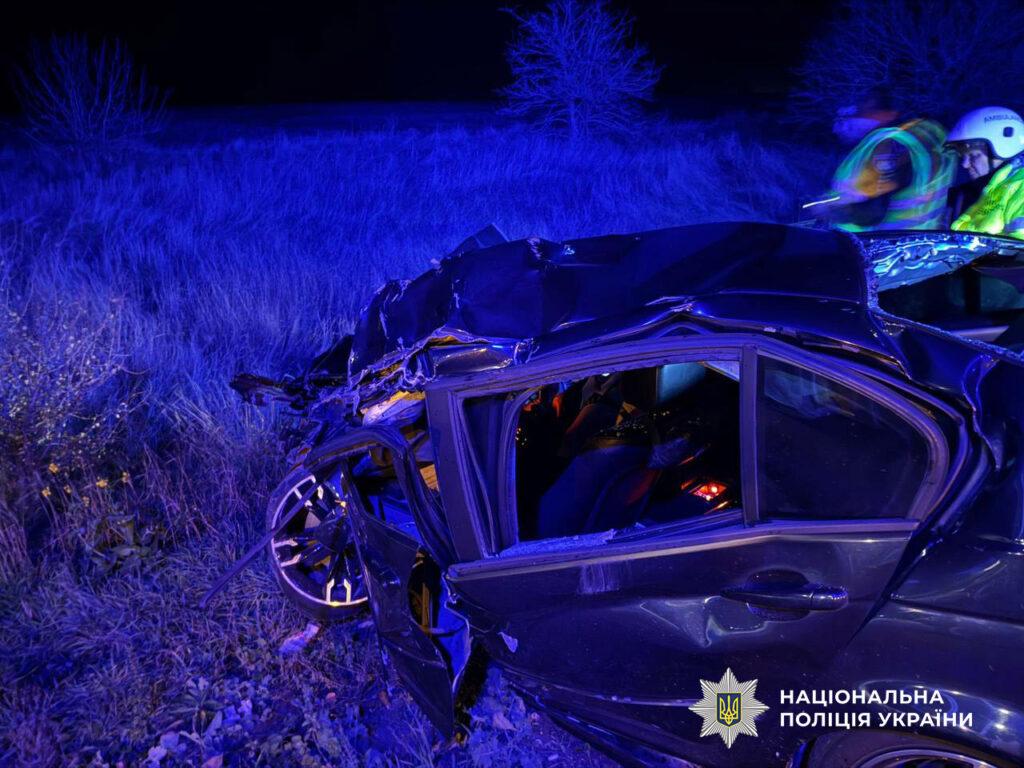 На трасі Київ – Одеса в Одеському районі сталася смертельна ДТП: загинула водійка, пасажирка в лікарні