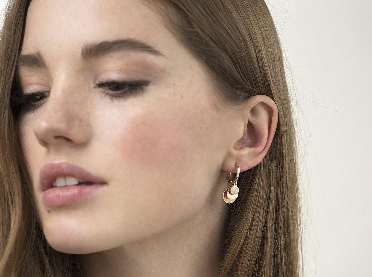 Ціна на золоті сережки: ключові фактори, що формують вартість прикрас Ціна на золоті сережки: ключові фактори, що формують вартість прикрас