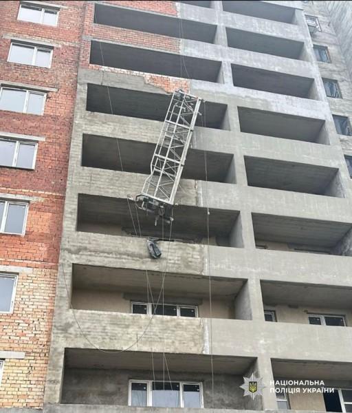 Сорвался с высоты: в Одесском районе погиб строитель Сорвался с высоты: в Одесском районе погиб строитель