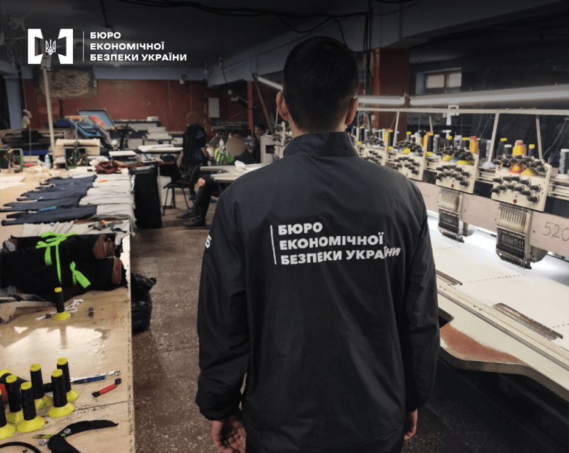 Одеський суд зобов’язав іноземця, який підробляв брендовий одяг, сплатити більше пів мільйона гривень штрафу та компенсацій