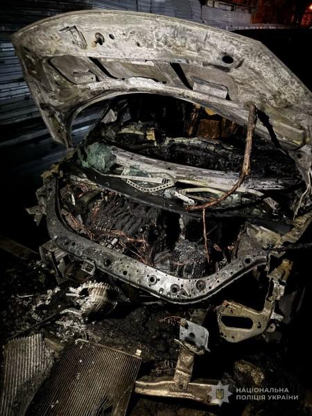 Подожгли автомобиль за деньги: двое одесситов получили приговор суда