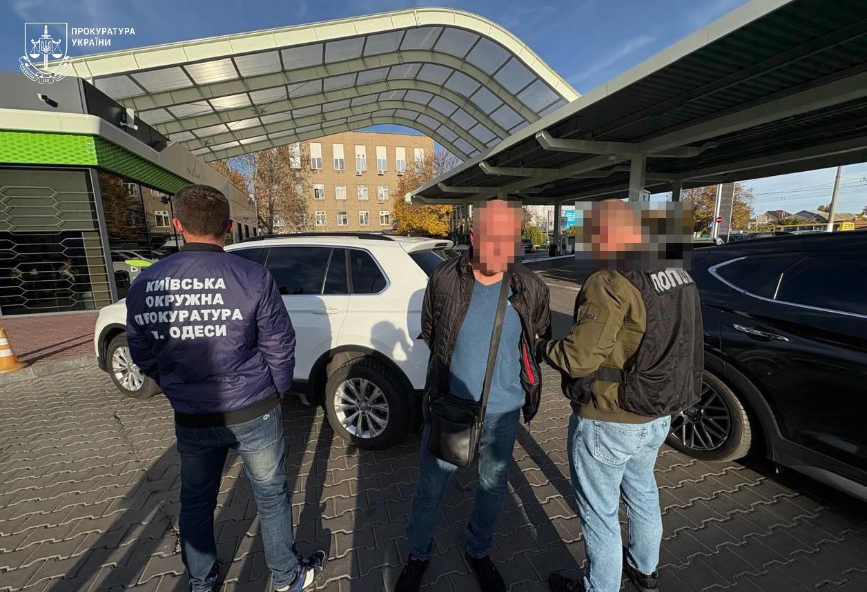 В Одессе задержали мужчину, который обещал помочь устроиться на работу в СБУ и избежать мобилизации В Одессе задержали мужчину, который обещал помочь устроиться на работу в СБУ и избежать мобилизации