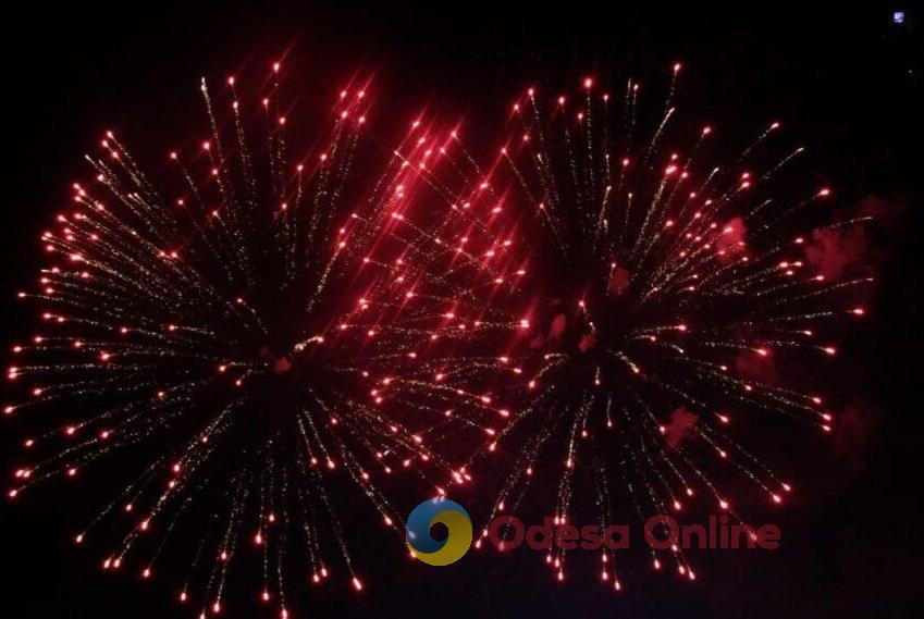 В центре Одессы запустили фейерверк – полиция проводит проверку В центре Одессы запустили фейерверк – полиция проводит проверку