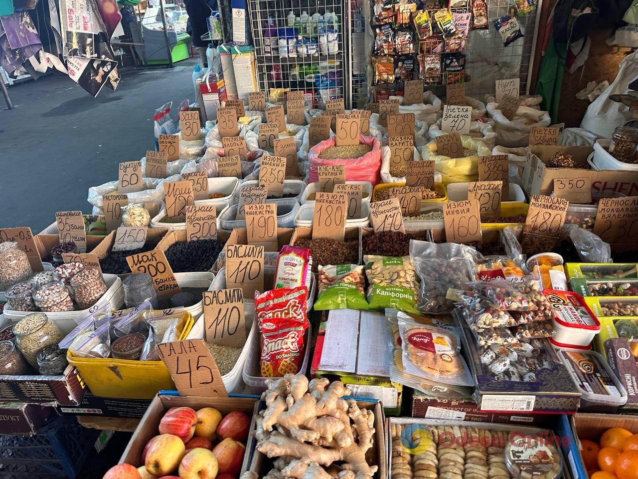 Тыква, цветная капуста и груша: субботние цены на одесском Привозе