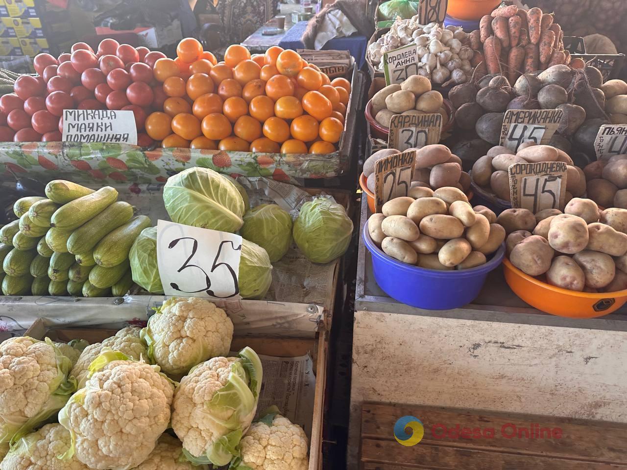 Тыква, цветная капуста и груша: субботние цены на одесском Привозе