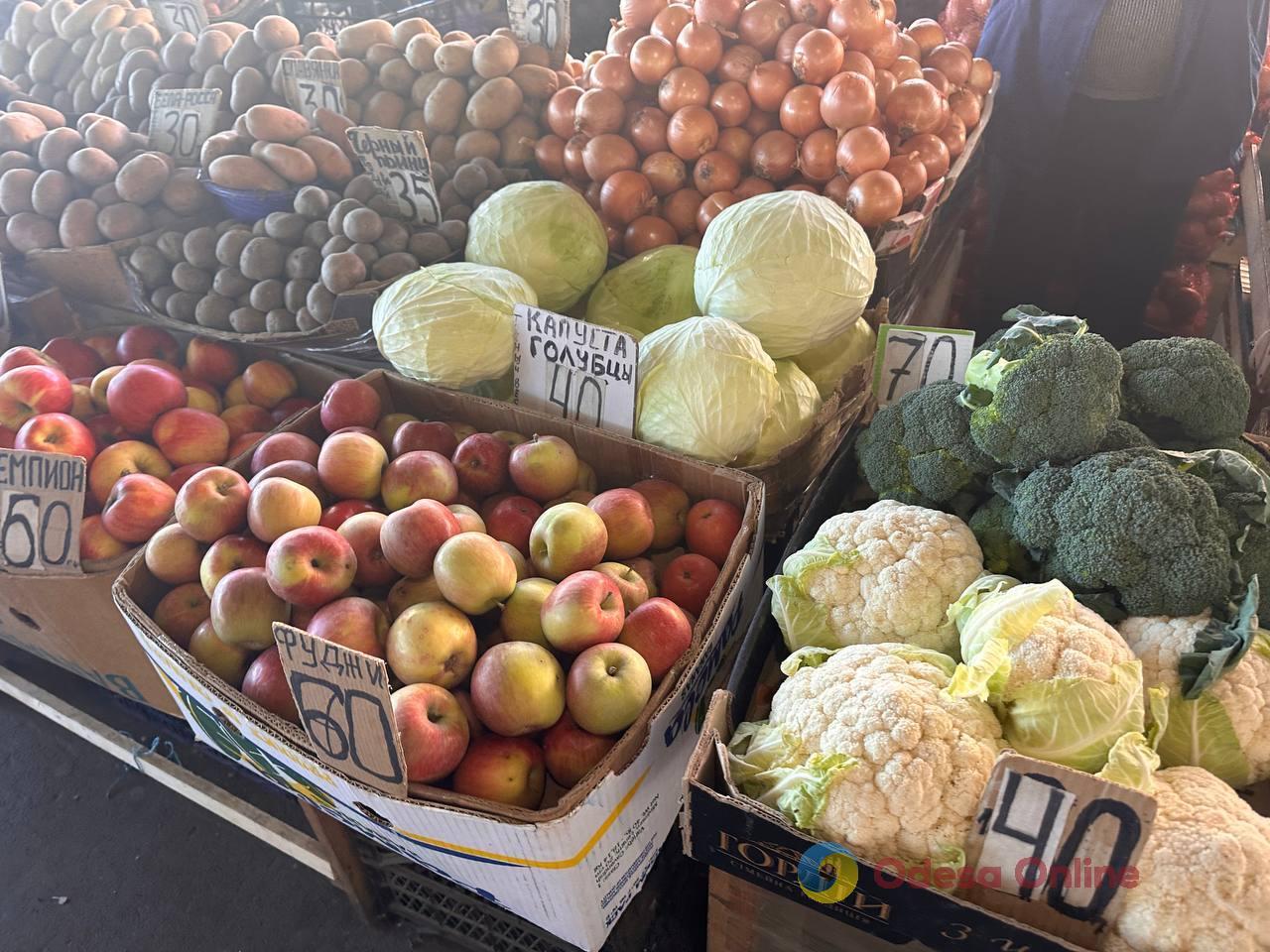 Тыква, цветная капуста и груша: субботние цены на одесском Привозе