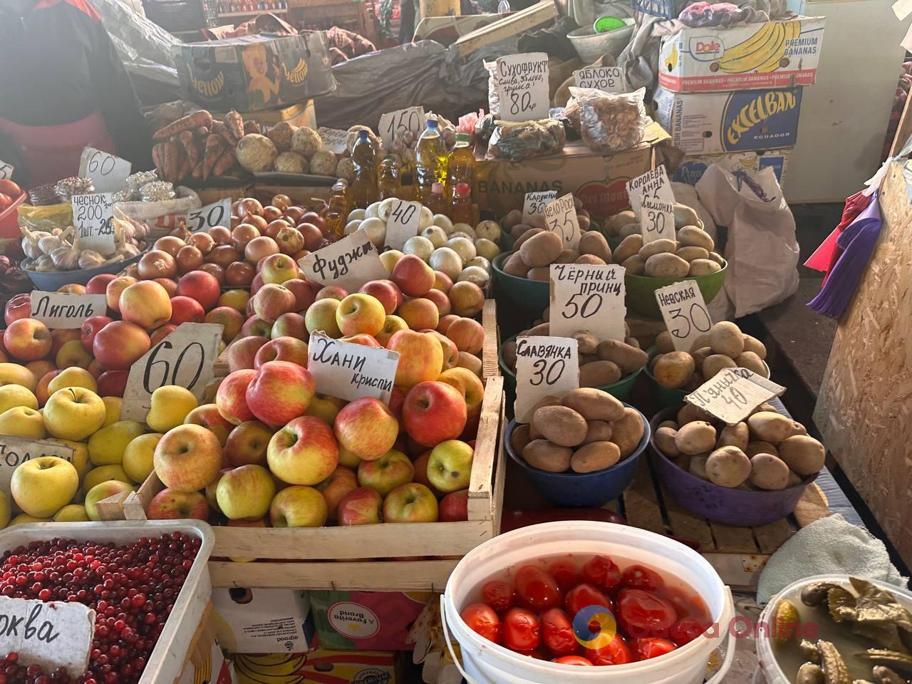 Тыква, цветная капуста и груша: субботние цены на одесском Привозе