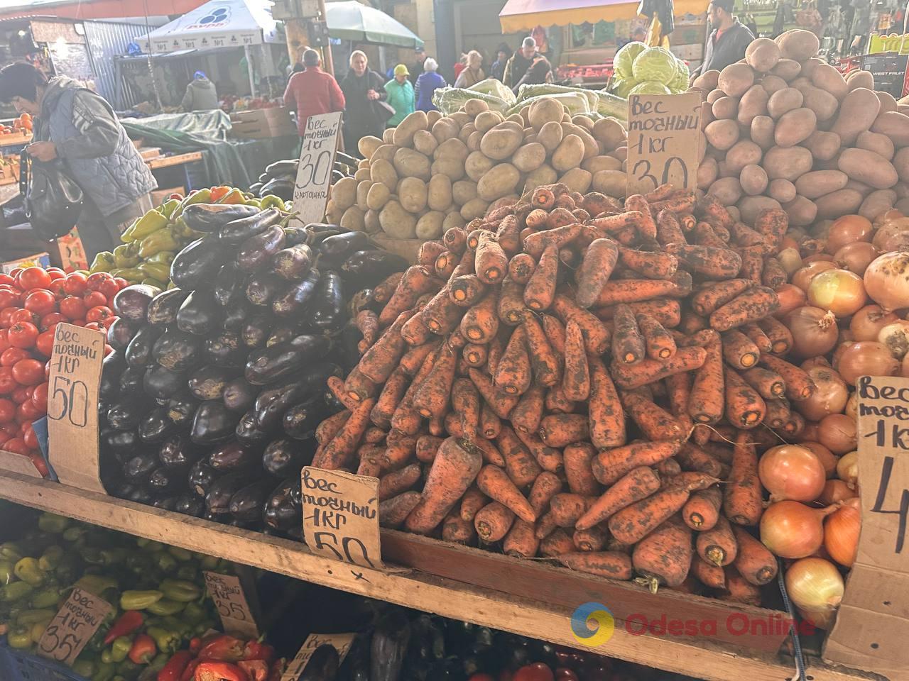 Тыква, цветная капуста и груша: субботние цены на одесском Привозе