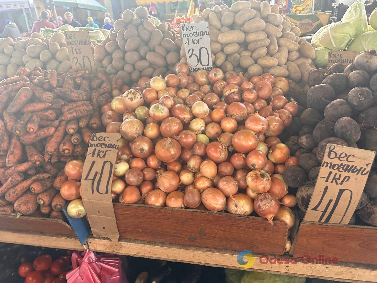 Тыква, цветная капуста и груша: субботние цены на одесском Привозе