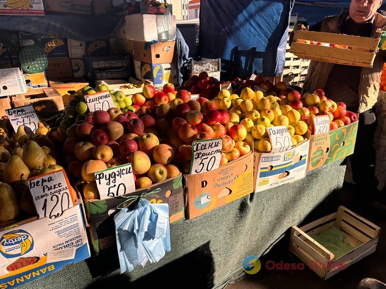 Тыква, цветная капуста и груша: субботние цены на одесском Привозе