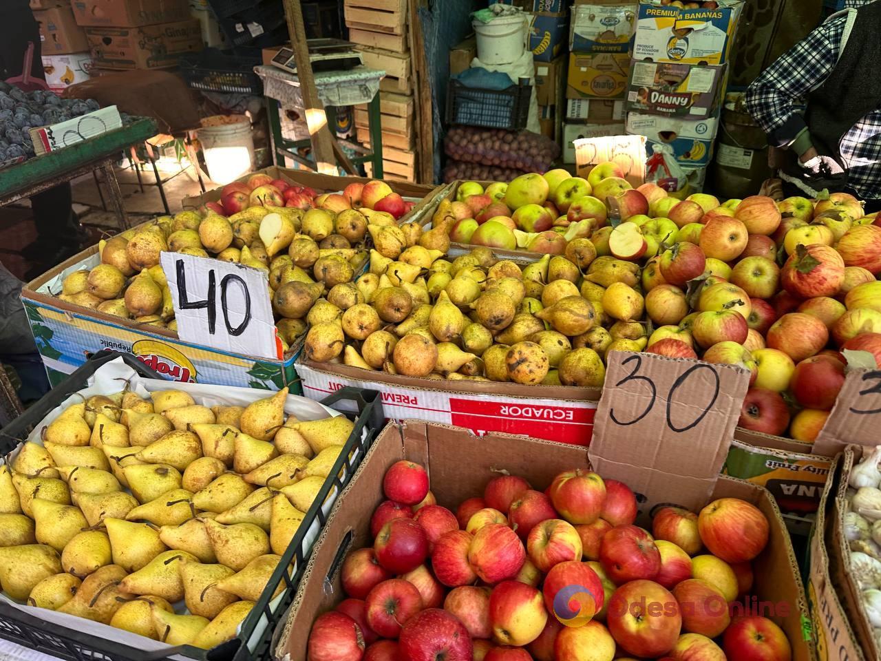 Тыква, цветная капуста и груша: субботние цены на одесском Привозе