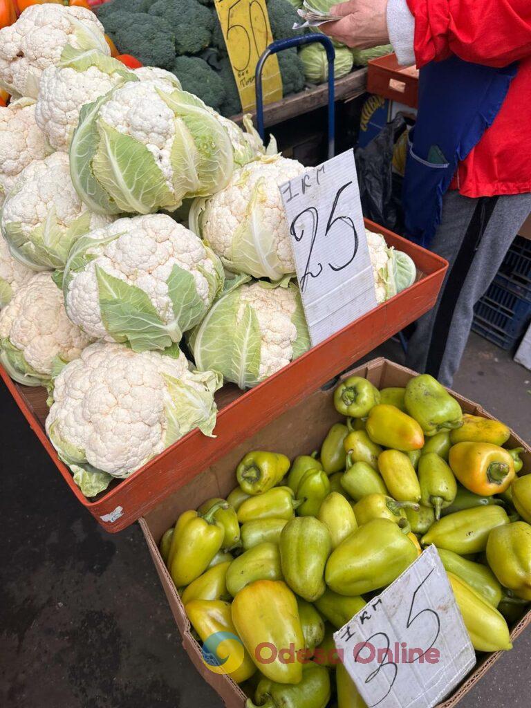 Гриби, редис і ананас: суботні ціни на одеському Привозі