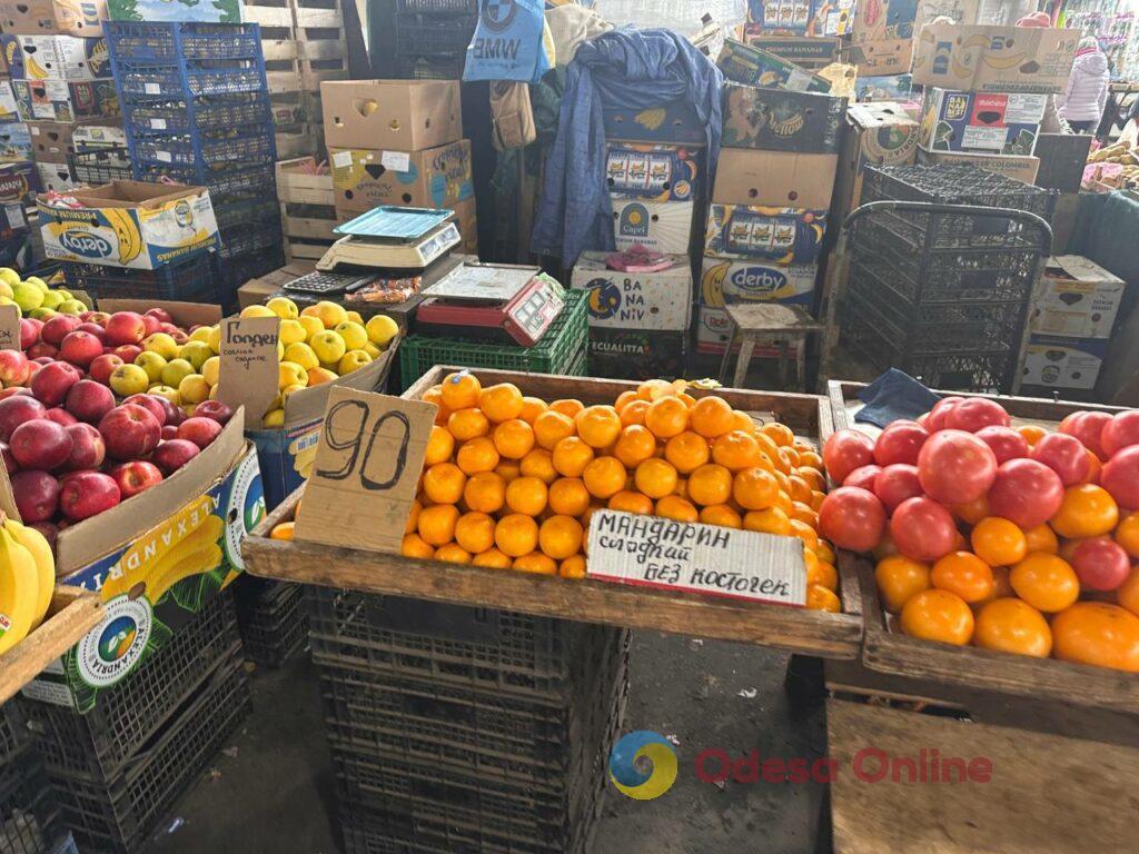 Гриби, редис і ананас: суботні ціни на одеському Привозі