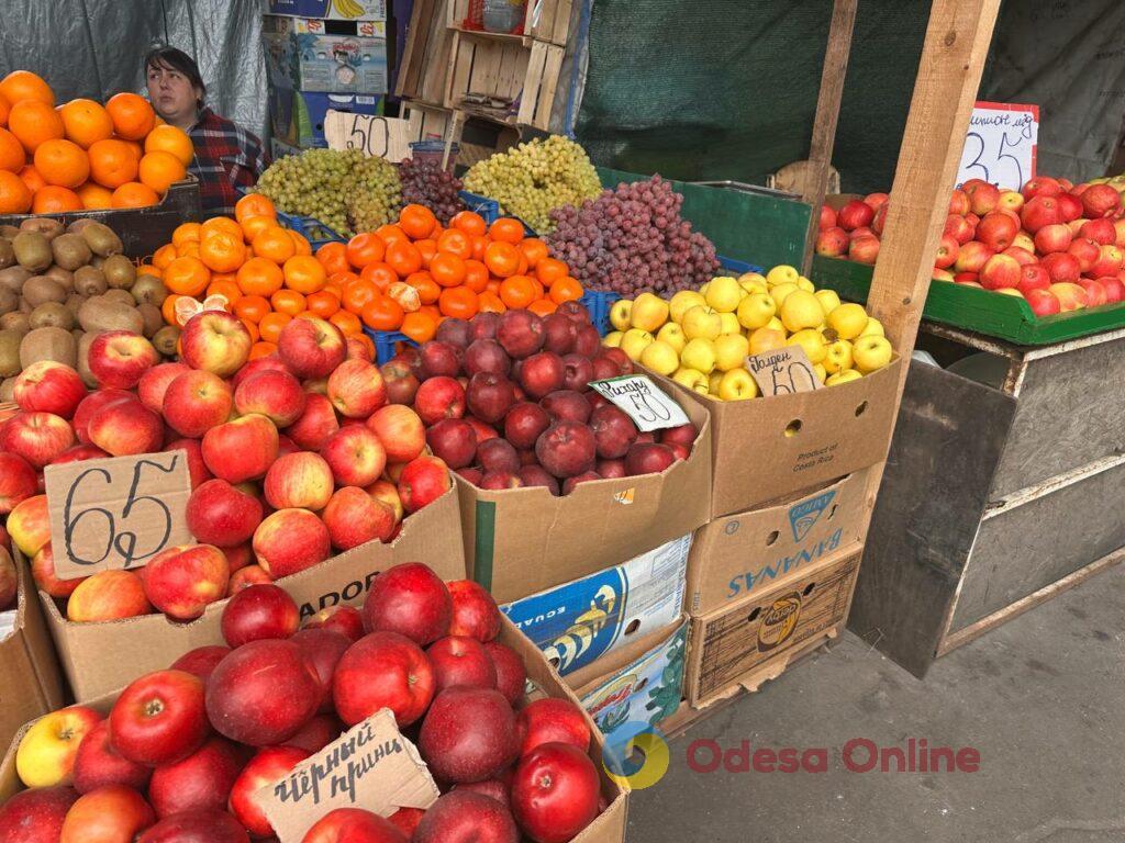 Гриби, редис і ананас: суботні ціни на одеському Привозі