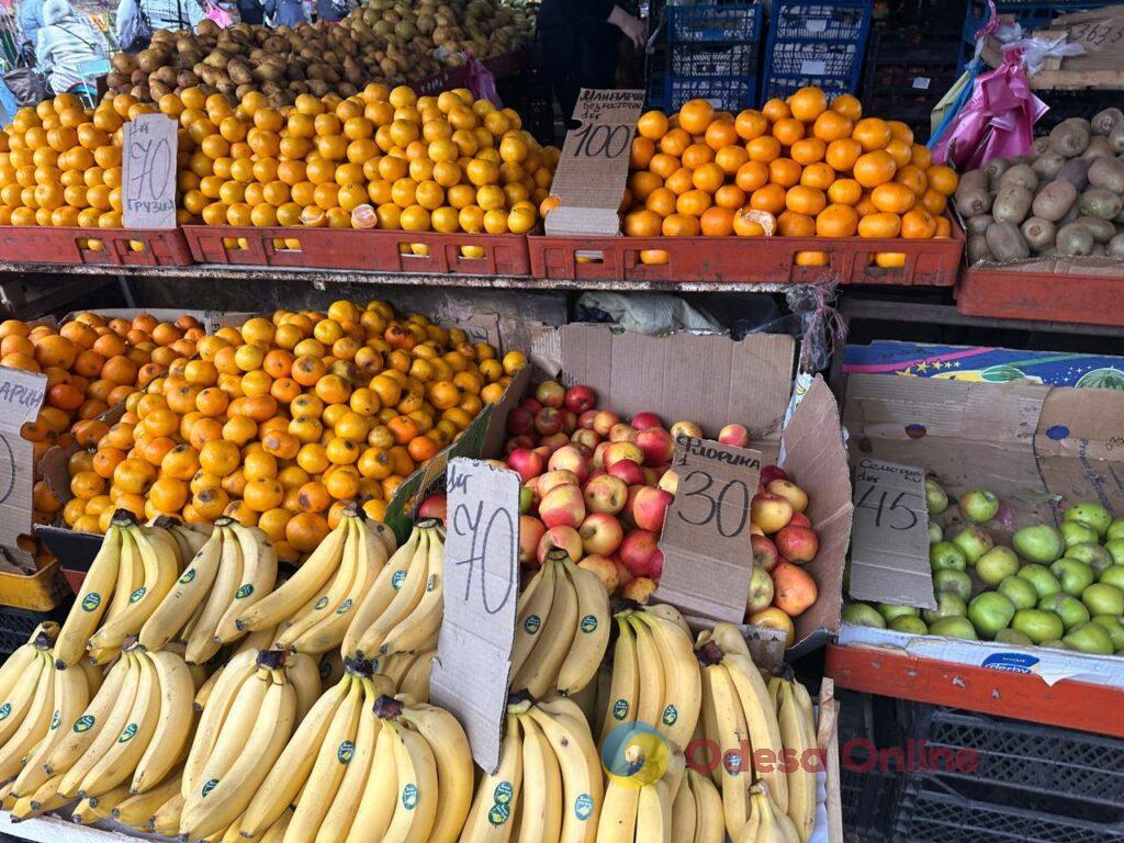 Гриби, редис і ананас: суботні ціни на одеському Привозі