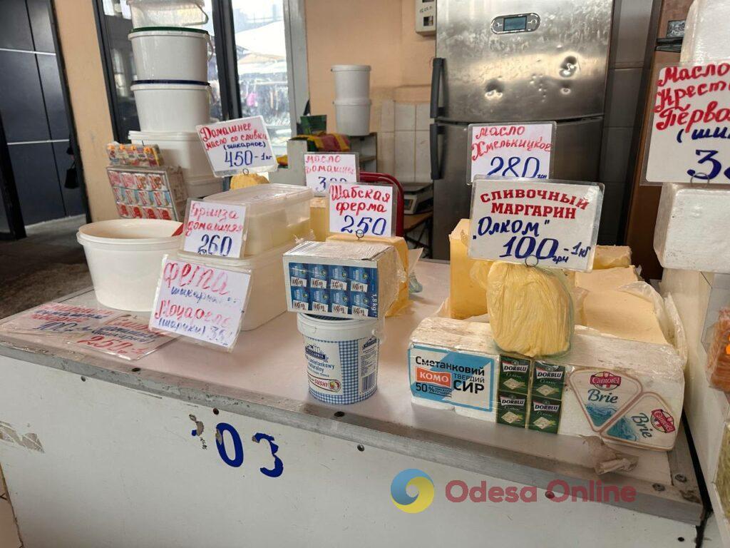 Гриби, редис і ананас: суботні ціни на одеському Привозі