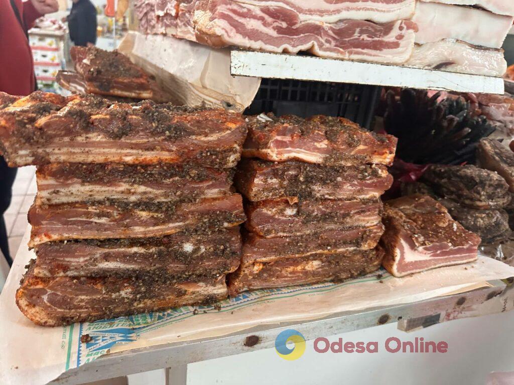 Гриби, редис і ананас: суботні ціни на одеському Привозі