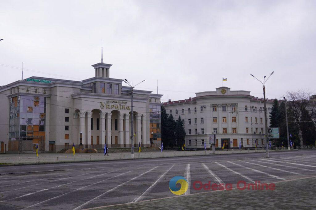 Щоденні обстріли, райони-привиди та занепад бізнесу: Херсон через три роки після визволення Щоденні обстріли, райони-привиди та занепад бізнесу: Херсон через три роки після визволення