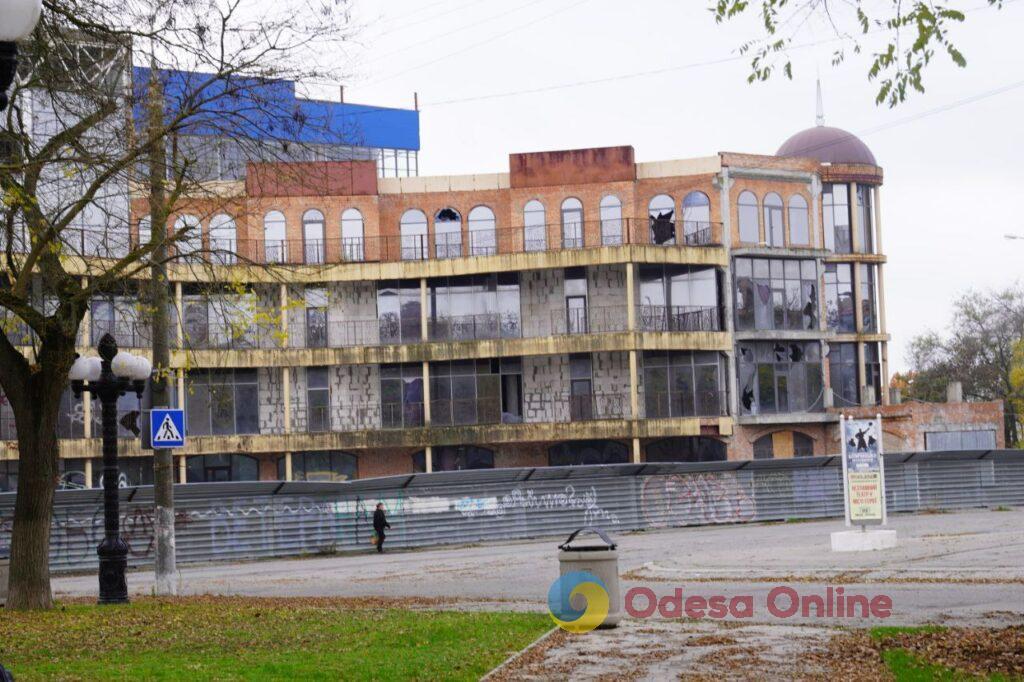 Щоденні обстріли, райони-привиди та занепад бізнесу: Херсон через три роки після визволення Щоденні обстріли, райони-привиди та занепад бізнесу: Херсон через три роки після визволення