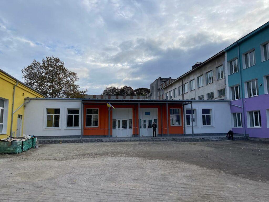 «У напрямку до мрії»: в Одесі з’явився новий надихаючий мурал «По направлению к мечте»: в Одессе появился новый вдохновляющий мурал