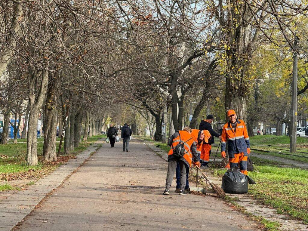 Місячник чистоти: в усіх районах Одеси проходять масштабні прибирання Третий субботник: во всех районах Одессы проводят масштабную уборку