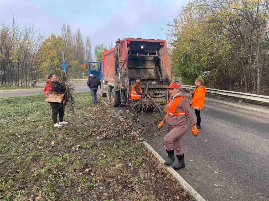 Місячник чистоти: в усіх районах Одеси проходять масштабні прибирання Третий субботник: во всех районах Одессы проводят масштабную уборку