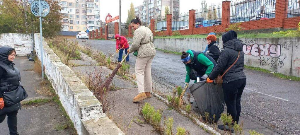 Місячник чистоти: в усіх районах Одеси проходять масштабні прибирання Третий субботник: во всех районах Одессы проводят масштабную уборку