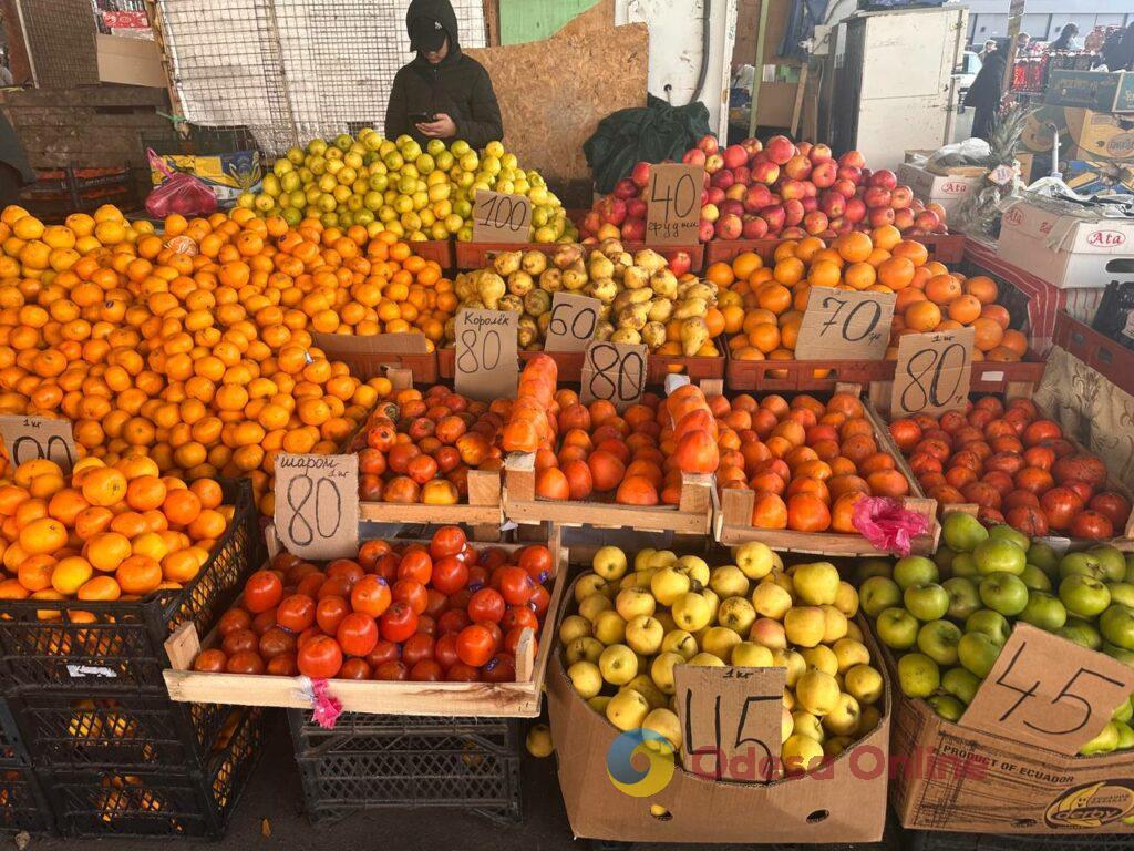 Хурма, сало та сметана: суботні ціни на одеському «Привозі» Хурма, сало та сметана: суботні ціни на одеському «Привозі»