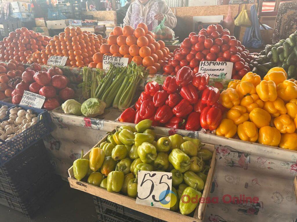 Хурма, сало та сметана: суботні ціни на одеському «Привозі» Хурма, сало та сметана: суботні ціни на одеському «Привозі»