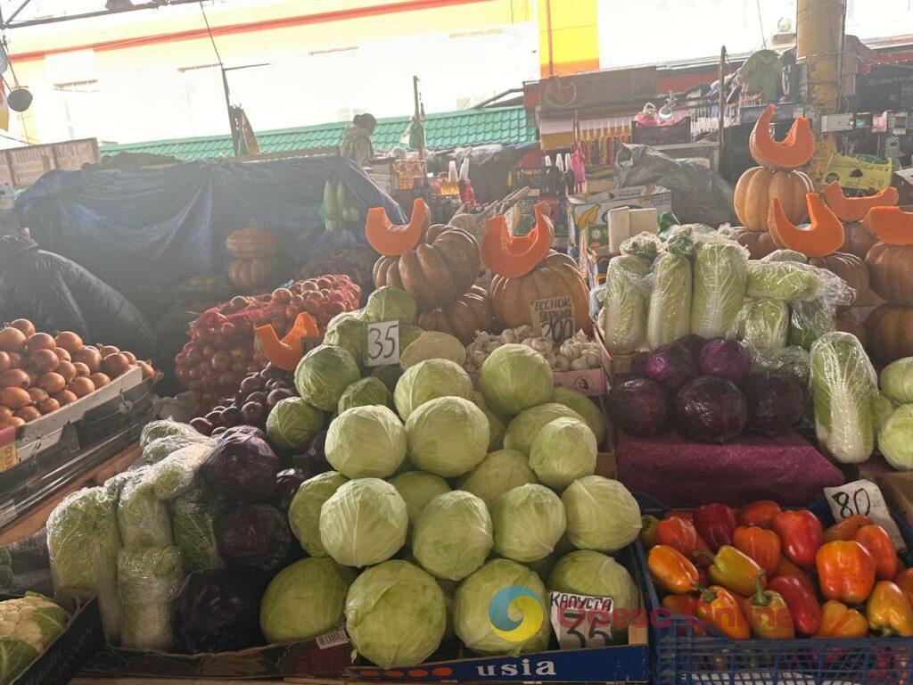 Хурма, сало та сметана: суботні ціни на одеському «Привозі» Хурма, сало та сметана: суботні ціни на одеському «Привозі»