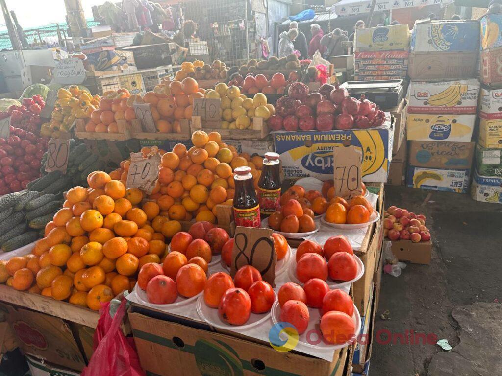 Хурма, сало та сметана: суботні ціни на одеському «Привозі» Хурма, сало та сметана: суботні ціни на одеському «Привозі»