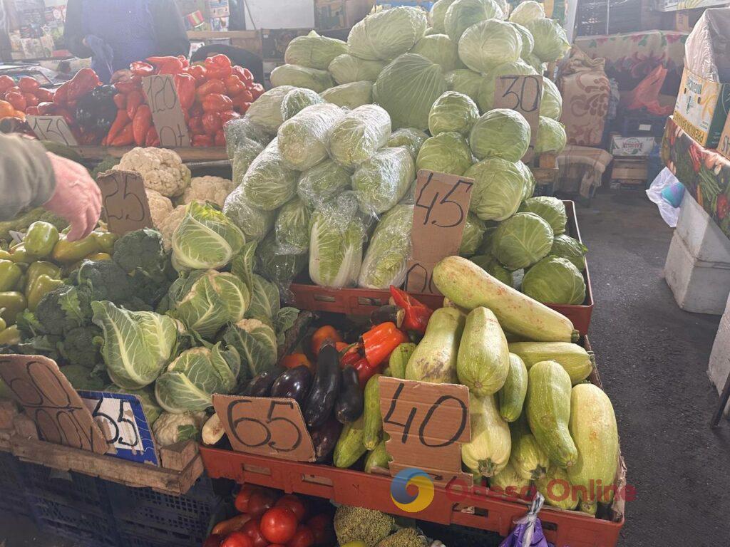 Хурма, сало та сметана: суботні ціни на одеському «Привозі» Хурма, сало та сметана: суботні ціни на одеському «Привозі»