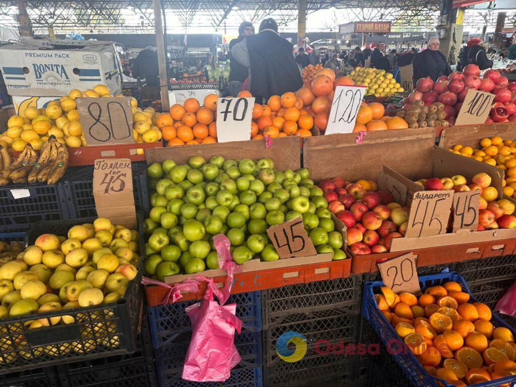 Хурма, сало та сметана: суботні ціни на одеському «Привозі» Хурма, сало та сметана: суботні ціни на одеському «Привозі»