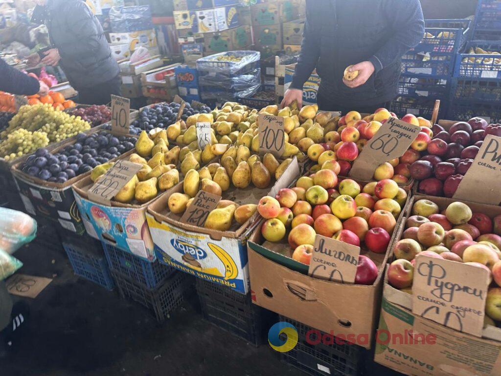 Хурма, сало та сметана: суботні ціни на одеському «Привозі» Хурма, сало та сметана: суботні ціни на одеському «Привозі»