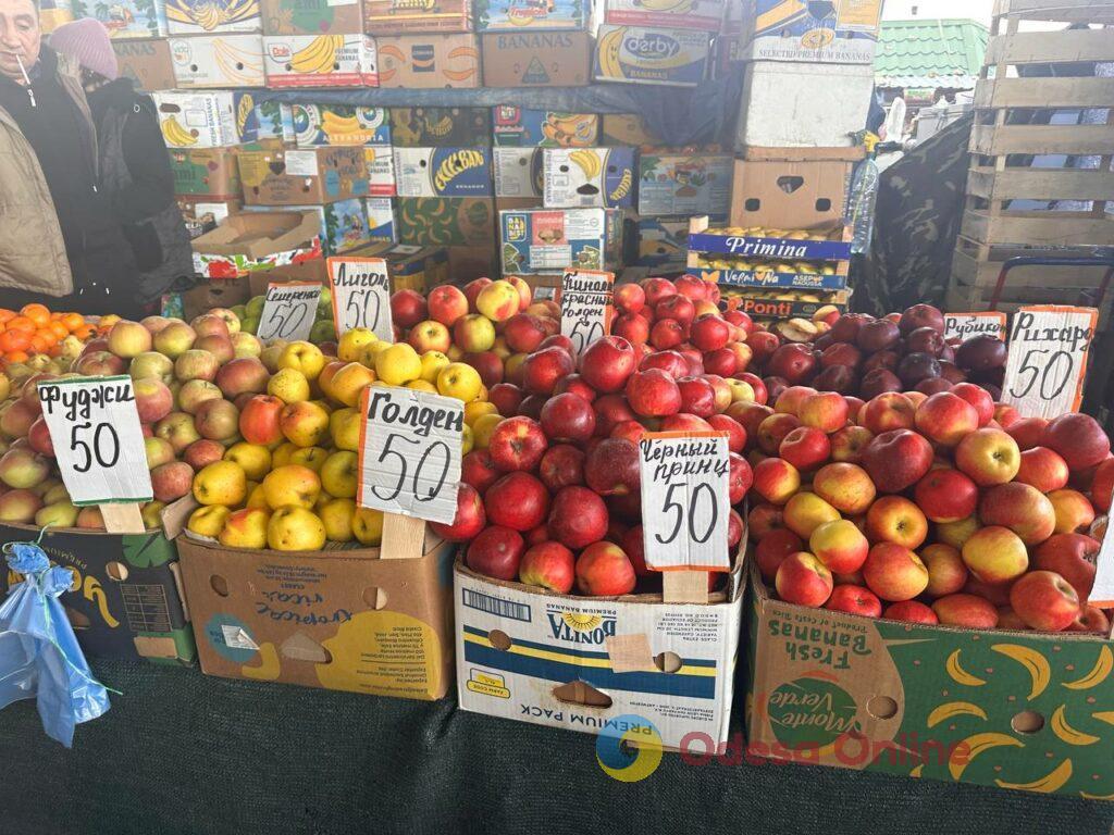 Хурма, сало та сметана: суботні ціни на одеському «Привозі» Хурма, сало та сметана: суботні ціни на одеському «Привозі»