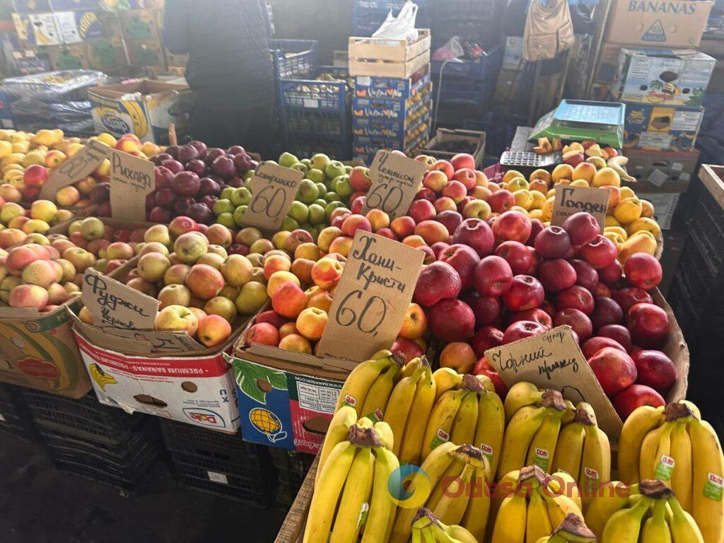 Хурма, сало та сметана: суботні ціни на одеському «Привозі» Хурма, сало та сметана: суботні ціни на одеському «Привозі»