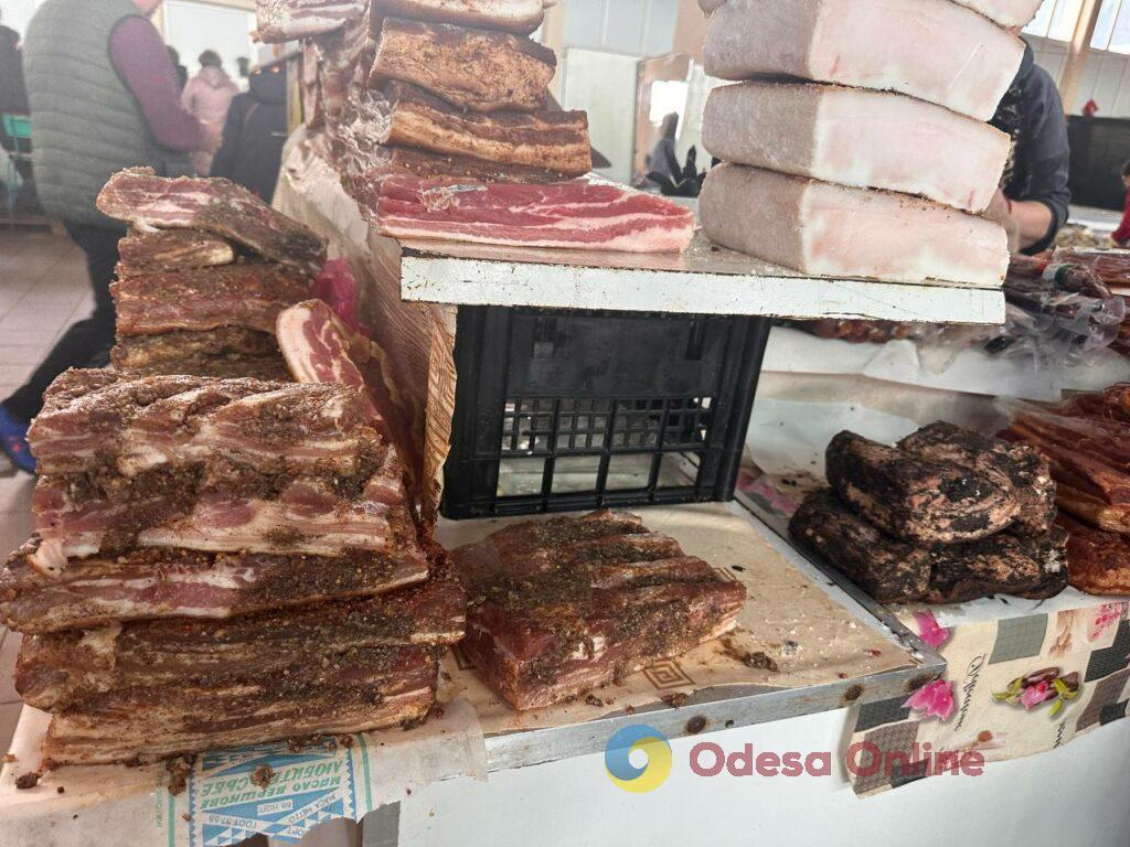 Хурма, сало та сметана: суботні ціни на одеському «Привозі» Хурма, сало та сметана: суботні ціни на одеському «Привозі»