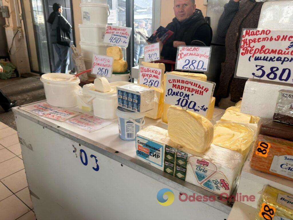 Хурма, сало та сметана: суботні ціни на одеському «Привозі» Хурма, сало та сметана: суботні ціни на одеському «Привозі»