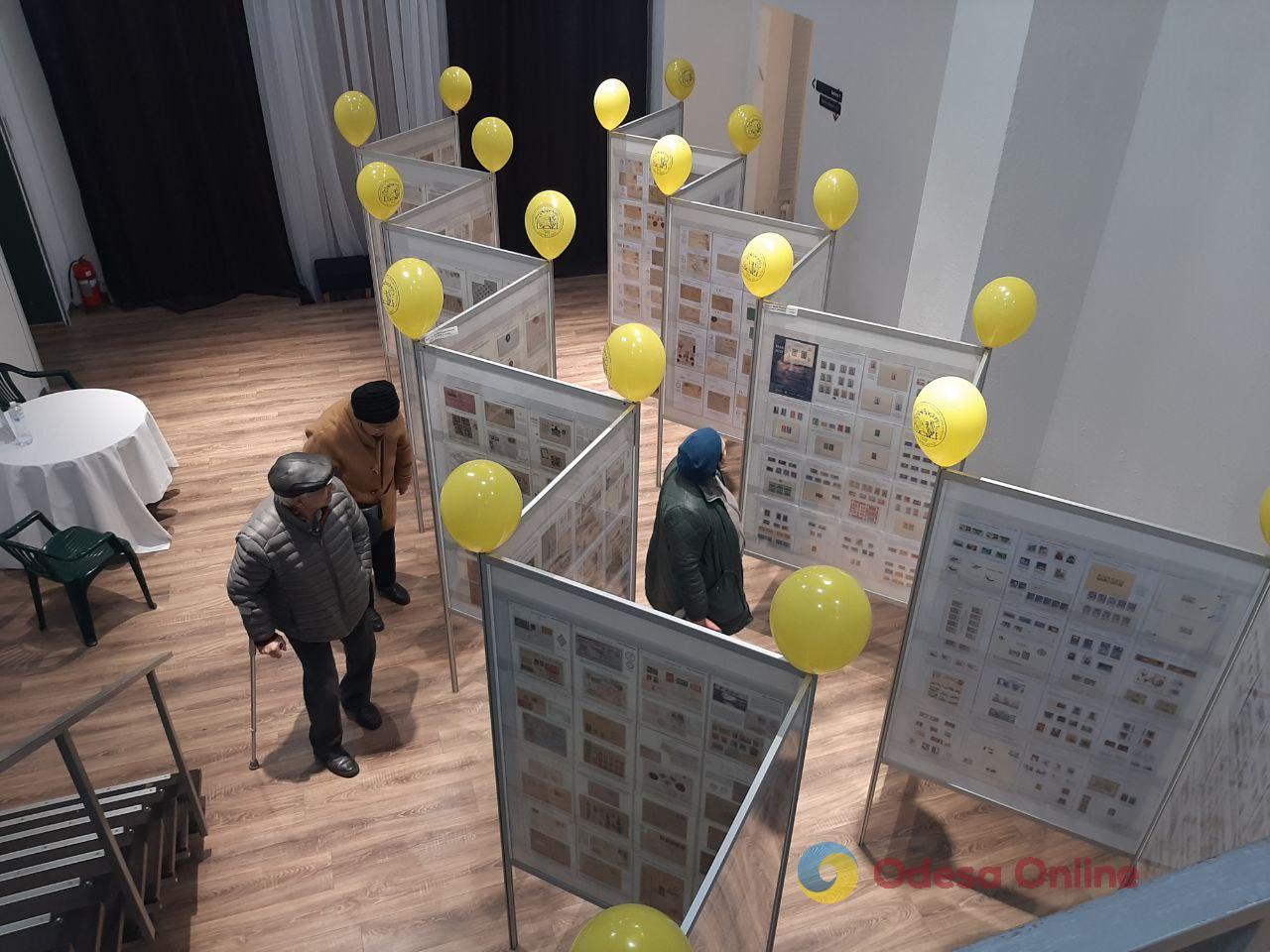 Марки, листівки й конверти від XIX століття до сьогодення: в Одесі проходить філателістична виставка «Укрфілекс» (фото)